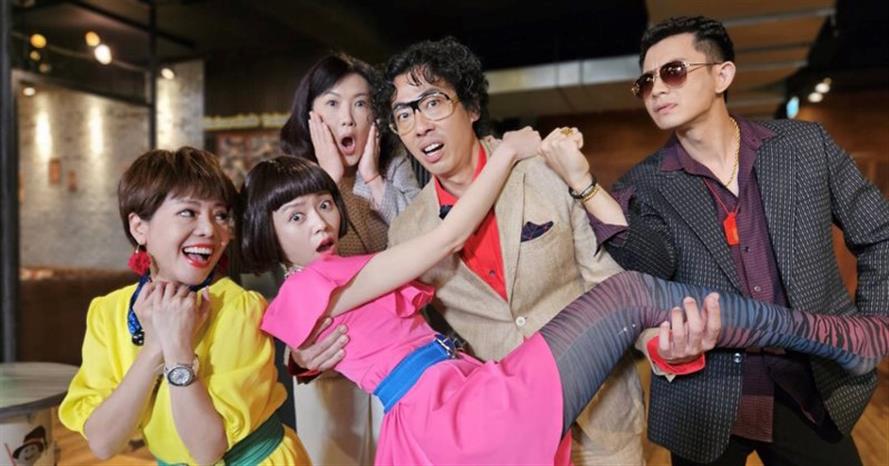 錦雯(左起)、王瞳、姚黛瑋、馬念先、曾子益演出「愛的榮耀」。（圖／民視提供）