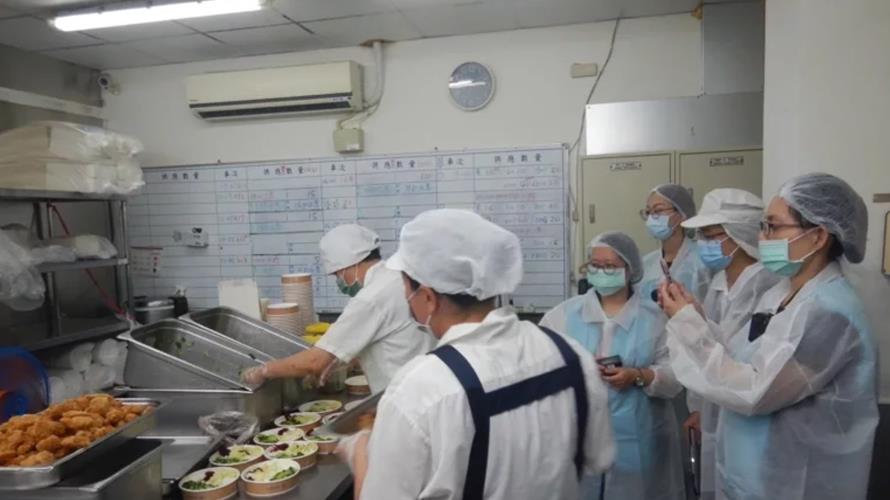 台東縣衛生局對於廚房不符合食品良好衛生規範部分，要求業者限期改善完成。(圖／台東縣政府提供)