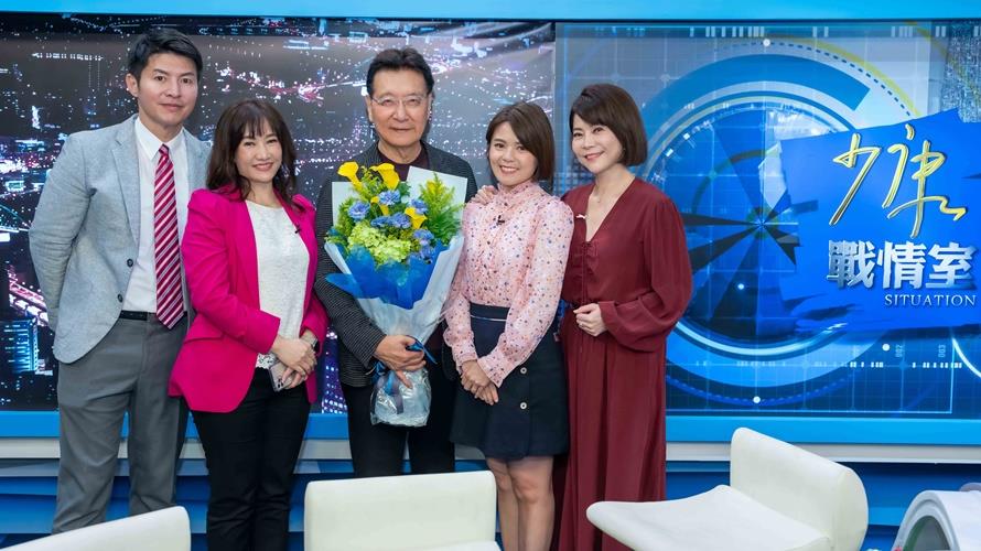 《少康戰情室》慶祝十週年，邀TVBS政論節目主持群共襄盛舉。（圖／TVBS提供）
