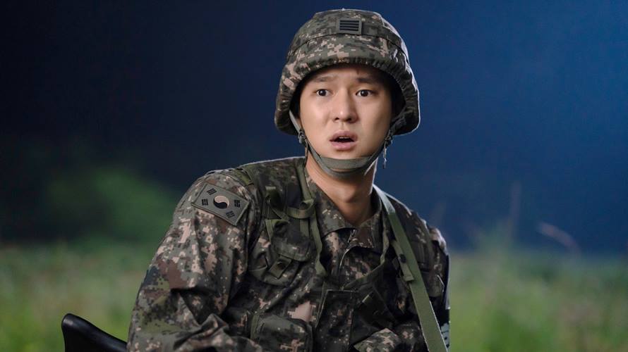 高庚杓在《樂透大作戰》飾演南韓前線監視哨所的老鳥兵長。（圖／采昌提供）