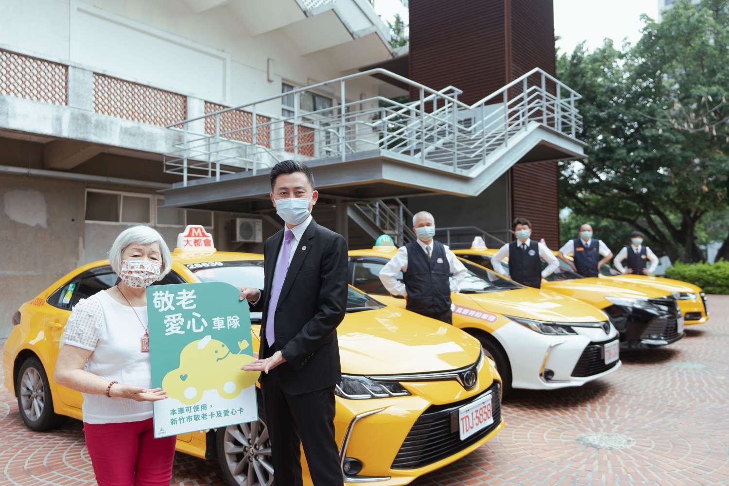 新竹市政府4月底宣布敬老愛心卡擴大使用範圍，搭計程車可扣100點，全國最高。新竹市社會處