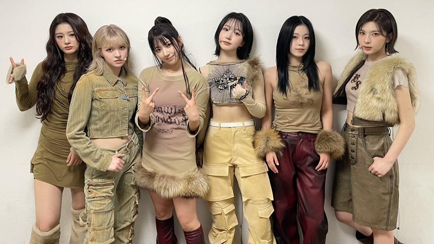 由Sullyoon侖娥、Lily朴珍、Jiwoo智友、Haewon海嫄、Kyujin圭珍與Bae真率（左至右）組成的NMIXX，被譽為是新生代韓流「泰坦級女團」。（圖／得藝室策劃提供）