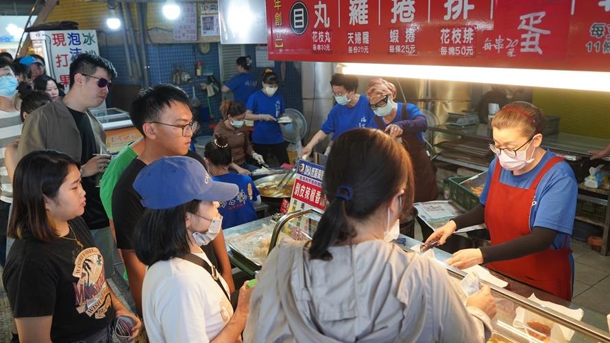 東港華僑市場擁有許多熱門美食小吃。(圖/屏東縣政府提供)