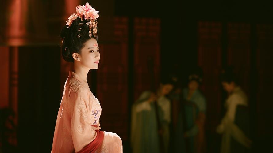劉亦菲在《夢華錄》花月宴上，絕美妝容相當驚艷。（圖／中天娛樂台提供）