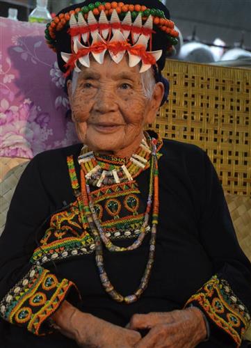 魯凱族手紋耆老柯梅花Thaulalui・Palribulungu於4月5日辭世。（圖／文化部提供）