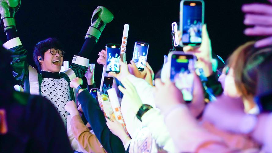 《台東跨年演唱會》盧廣仲以〈狂迪〉一曲震撼開場。（圖／TVBS提供）