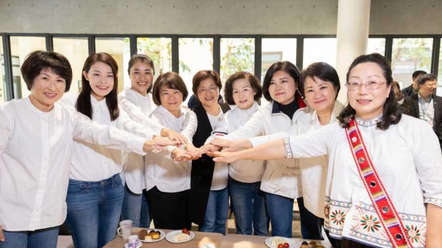 由9位女性縣市長組成的「女力縣市長聯盟」18日齊聚南投縣中興新村。南投縣政府提供