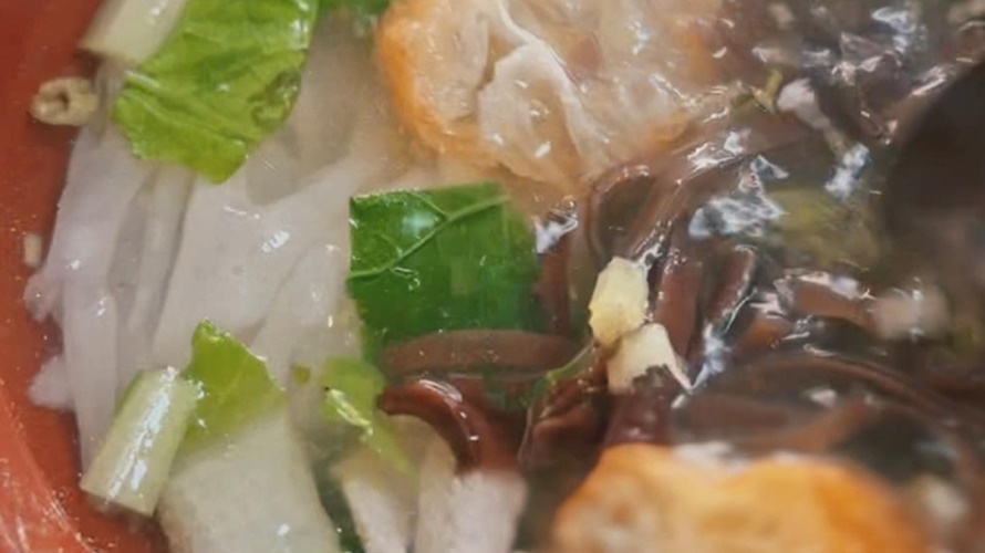 歐陽靖發現台南的鼎邊銼厲害的是湯底。(圖／翻攝GinOy歐陽靖臉書粉專)