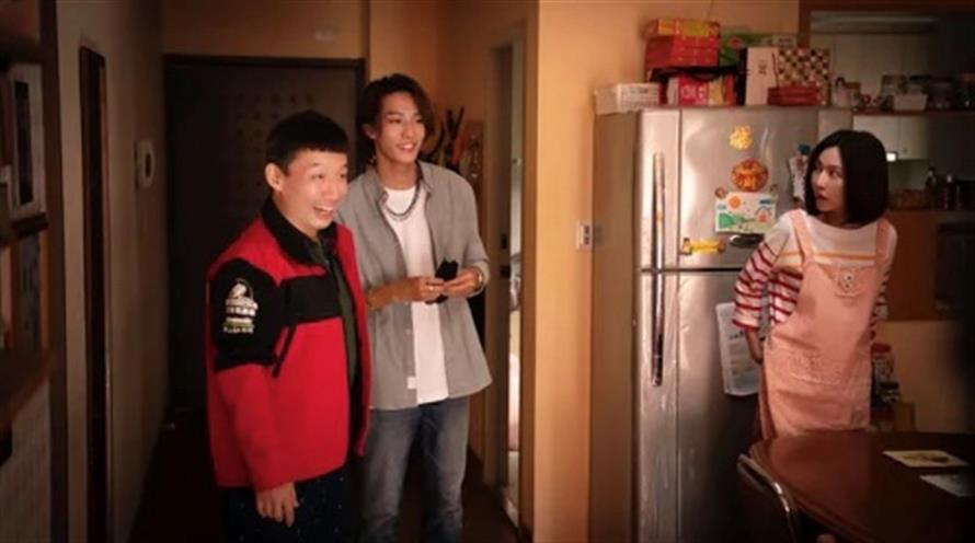 郭子乾(左起)、煥鈞、曾莞婷合作演出《省省吧！我家富貴發》。（圖／瀚草文創提供）