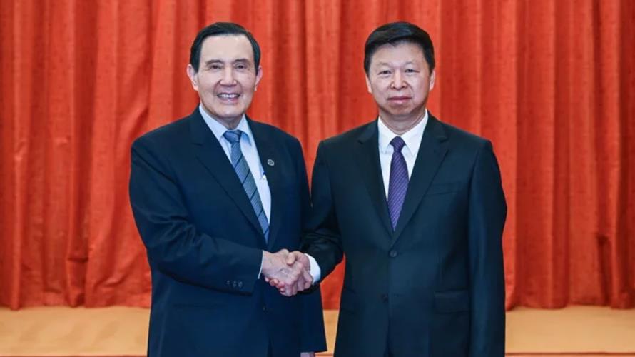 前總統馬英九(左)訪問中國，1日與國台辦主任宋濤(右)會面。馬英九表示，兩岸的和平穩定不只是造福兩岸，也對全世界有巨大的意義。 （圖／馬英九辦公室提供）