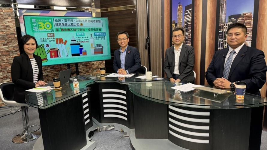 立委吳宗憲(右1)、羅智強(右2)在網路節目「全民平評理」中，強烈呼籲為人民的健康把關、對加熱菸應從嚴審查。