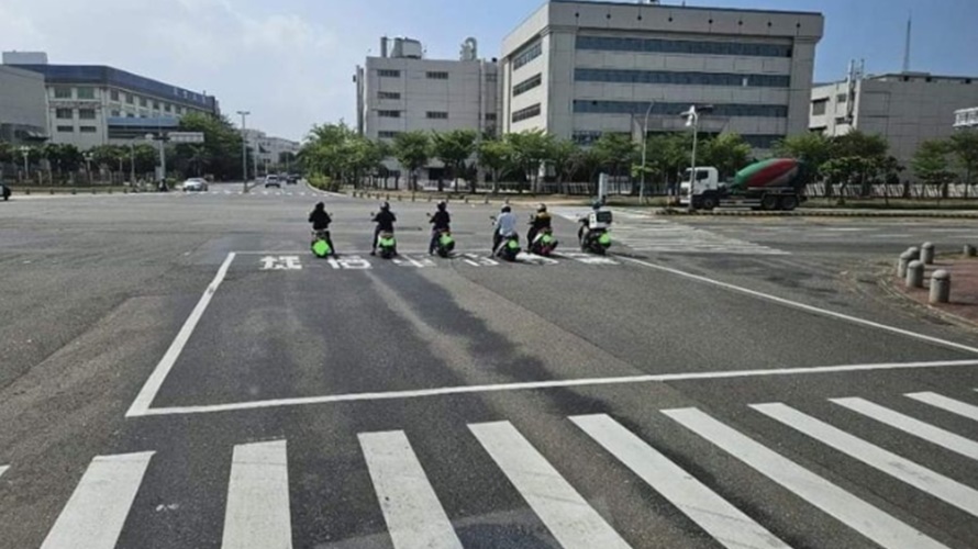 台南超大待轉區引議論。（圖／翻攝臉書路上觀察學院）