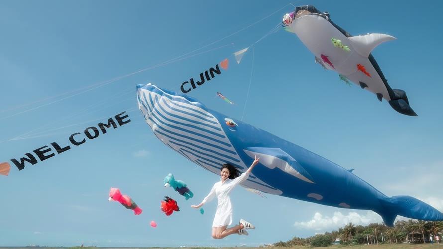 12米高雄熊軟體風箏今（22）日施放。(圖／高雄市觀光局提供)