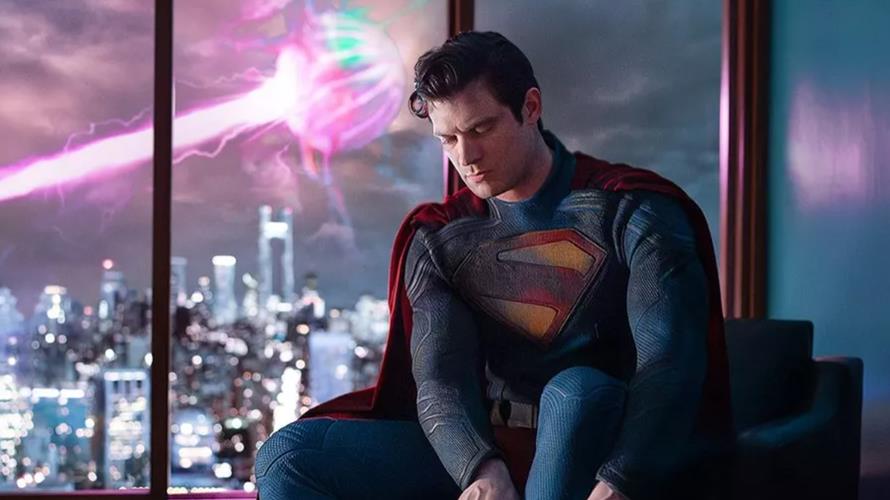DC宇宙新變革！新任「超人」大衛科倫斯韋首張劇照曝光