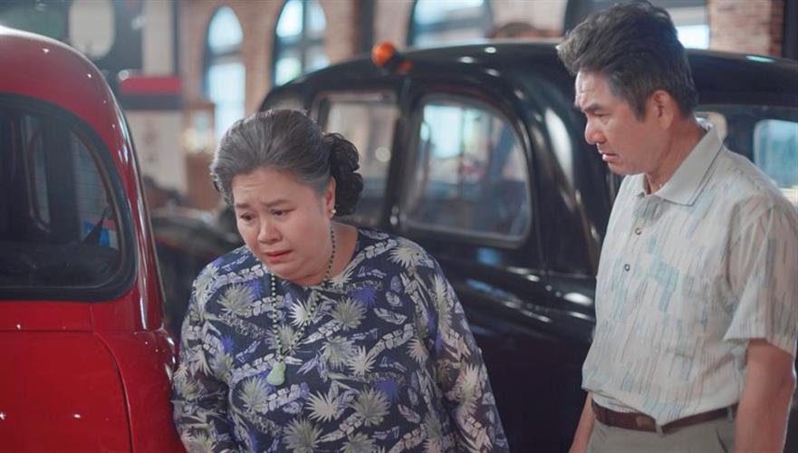 「婆婆2」中，鍾欣凌(左)、洪都拉斯演出超齡之愛。（圖／公視提供）