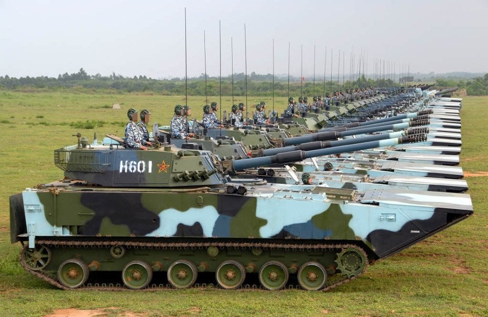 中共解放軍Ztd-05式兩棲突擊車是共軍犯台主要武器之一。資料照片