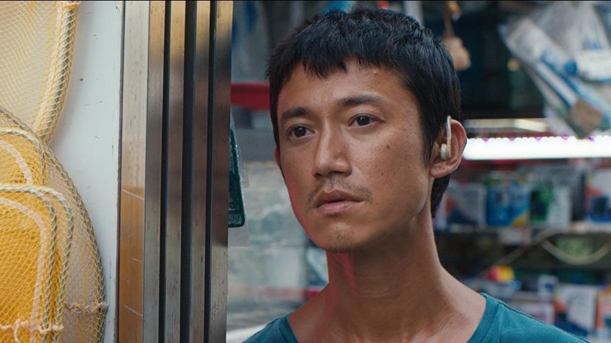 吳慷仁在電影《富都青年》飾演甘於接受命運安排的啞巴哥哥。（圖／甲上娛樂提供）
