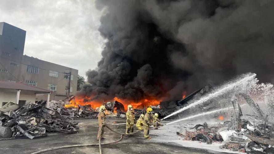 延燒逾17小時，台南佳里工廠大火終於撲滅。(圖／台南市消防局提供)