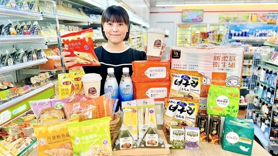 7-ELEVEN限時推出超值搭餐組合最低39元起、多款商品最低買1送1起等優惠，衛生紙整串限時特價單包不到10元。（圖／7-ELEVEN提供）