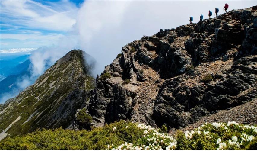 玉山園區屬高山地區，土石鬆軟，易受颱風降雨影響，常有落石、崩塌危險。（圖／玉管處提供）