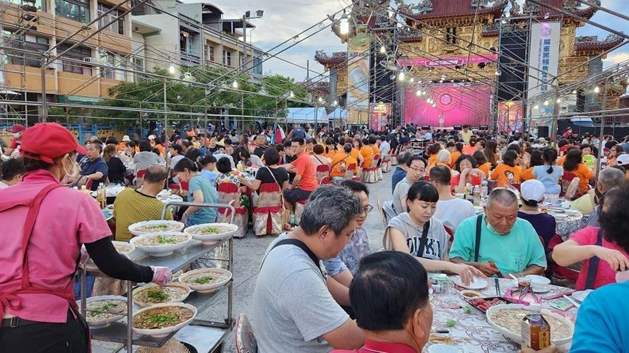 頗受歡迎的「美食推廣宴」將於6月8日在東隆宮廣場前辦理。(圖/屏東縣政府提供)
